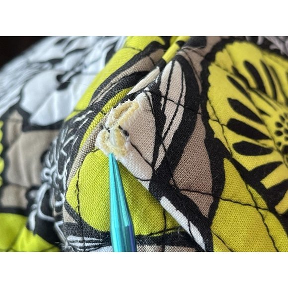 Vera Bradley large zipper tote w/ toggle pocket in Citron pattern Diaper‎ Bag - Picture 12 of 16